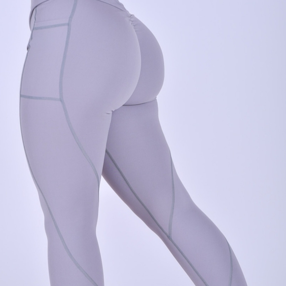 CLS SPORTSWEAR V back pocket leggings with srunch butt . - Picture 7 of 10